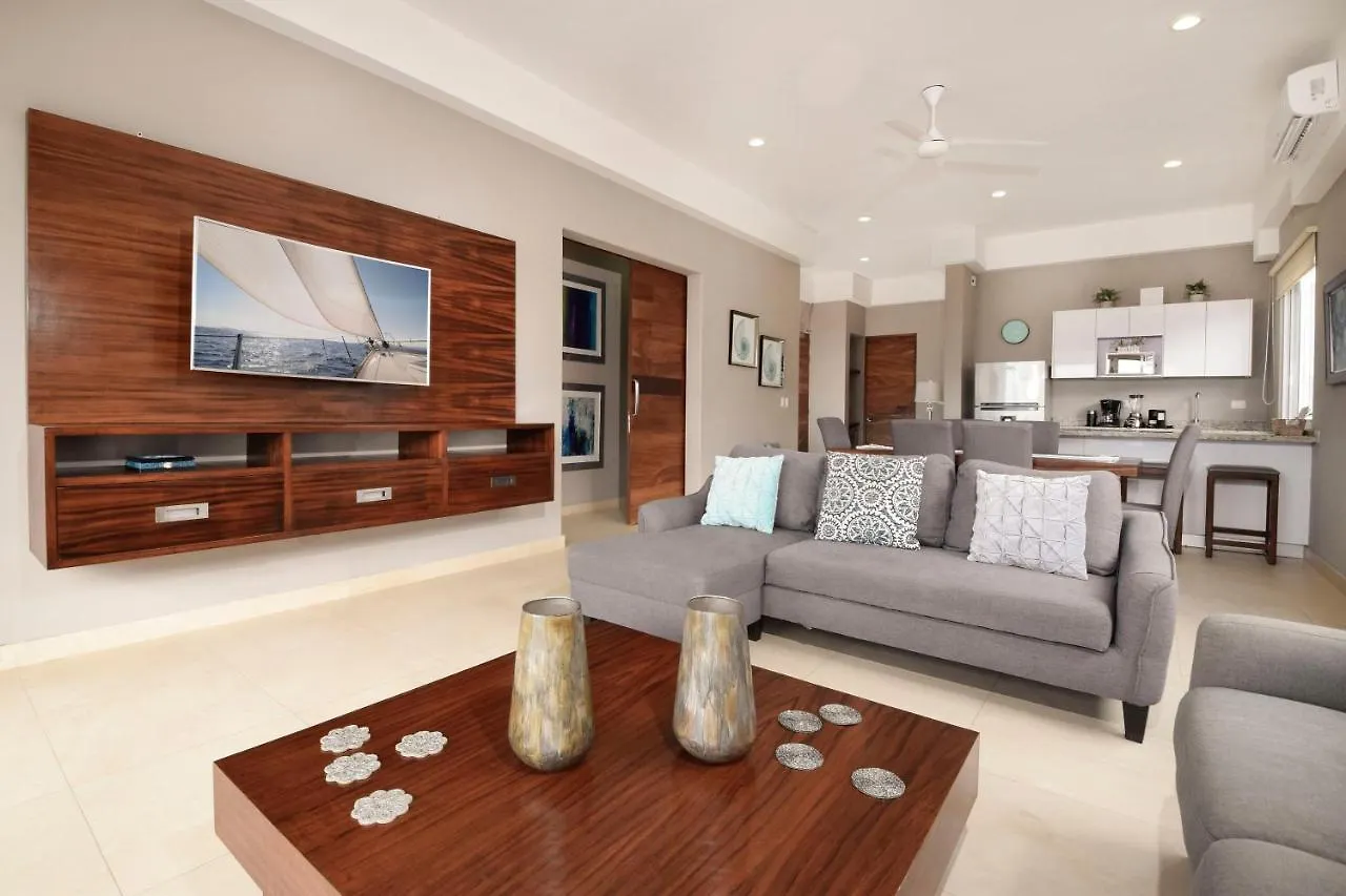 Deck 12 Unit 202 With Stunning Ocean Views Czd202